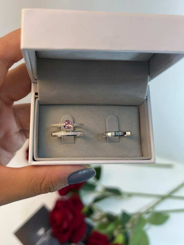 Par de Alianças Chanfradas 3mm com Cravação Rosa - Prata 950, imagem 2
